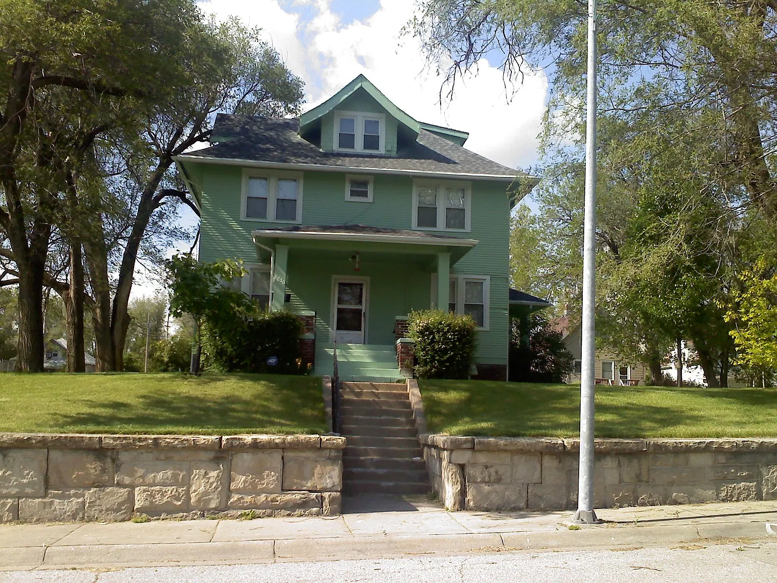 6 bed, 2443 sqft, $550 — Photo 3
