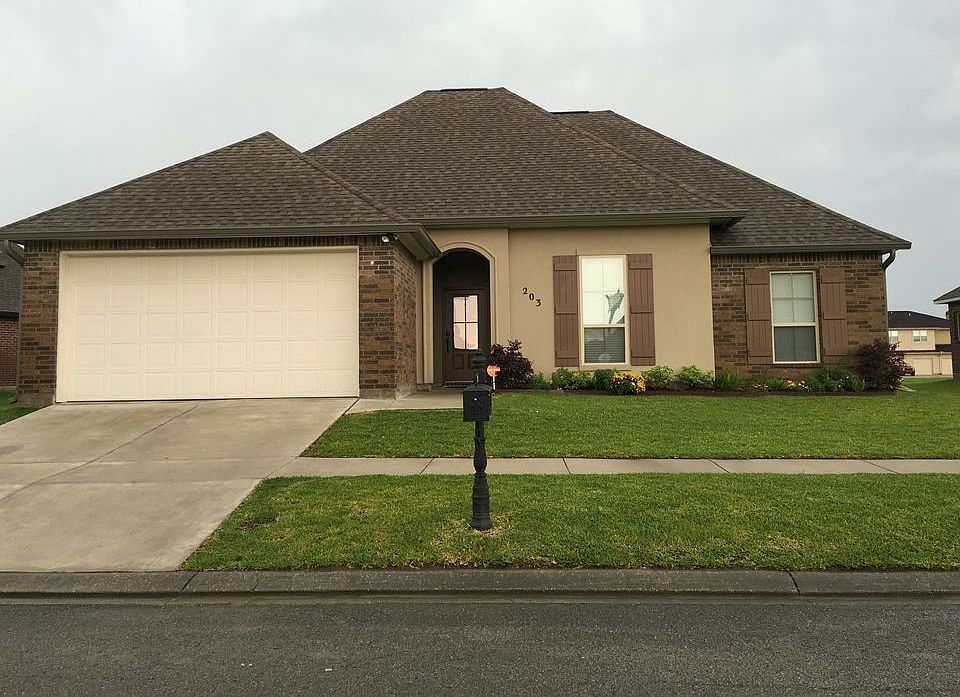 1st image of 203 Crooked Stick Ln