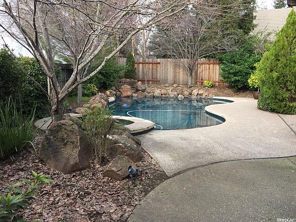 3rd image of 115 Cruickshank Dr
