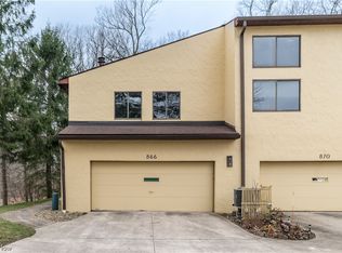 866 Hampton Ridge Dr, Akron, OH 44313