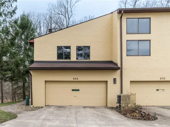 866 Hampton Ridge Dr, Akron, OH 44313