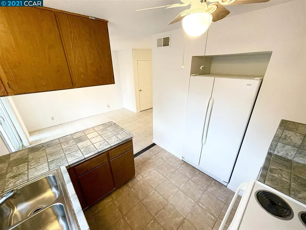 3 bed, 1.5 bath, 1240 sqft, $3,500 — Photo 3