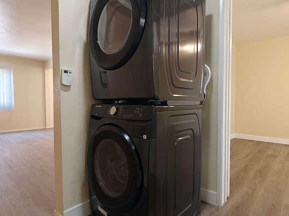5th image of 10223 Darby Ave APT 3
