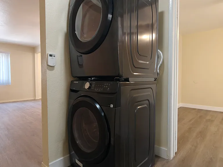 10223 Darby Ave #3 — Photo 5
