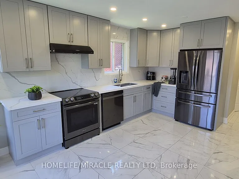 7123 Spyglass Cres — Photo 10