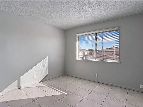 5th image of 4404 Calandria St APT 2