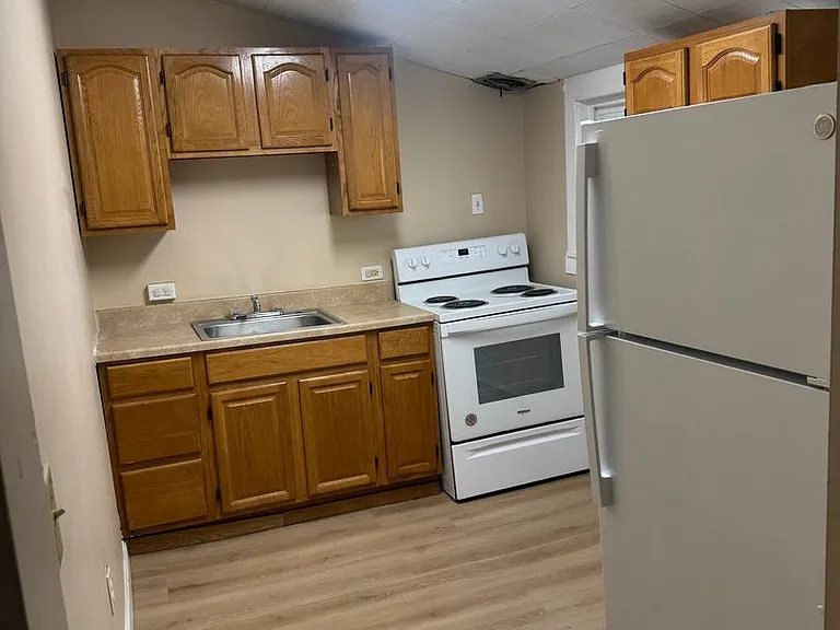 328 W Broad St — Photo 6