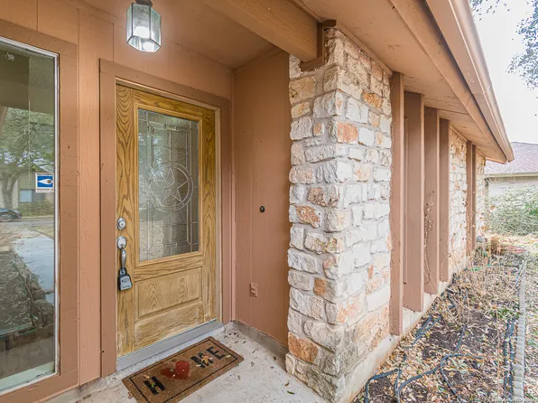 702 Creekbend Dr, PFLUGERVILLE, TX 78660