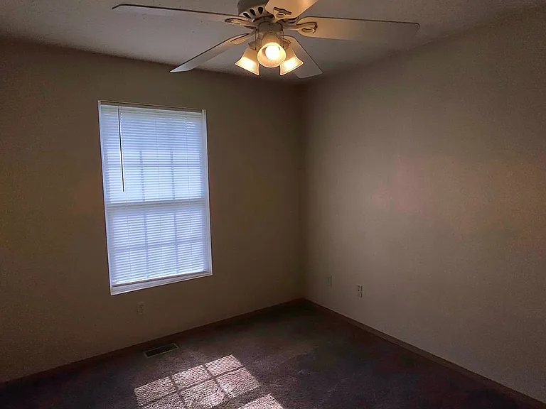 1049 S Missouri Ave — Photo 4