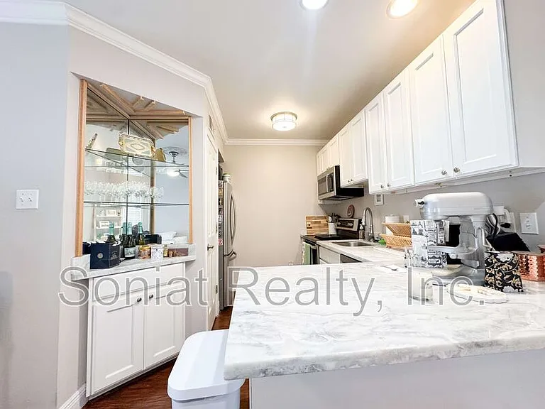 3101 Saint Charles Ave #7 — Photo 8