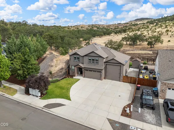 4401 Vista Pointe Dr, Medford, OR 97504