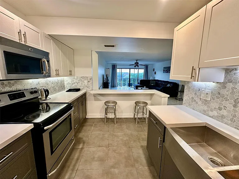 800 NE 195th St #314 — Photo 19