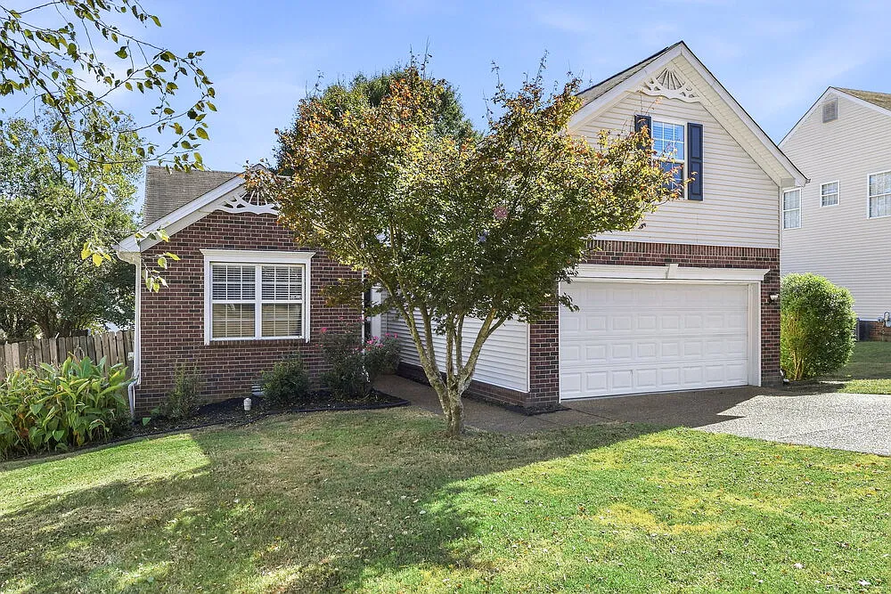 4 bed, 2.0 bath, 2129 sqft, $2,430 — Photo 1