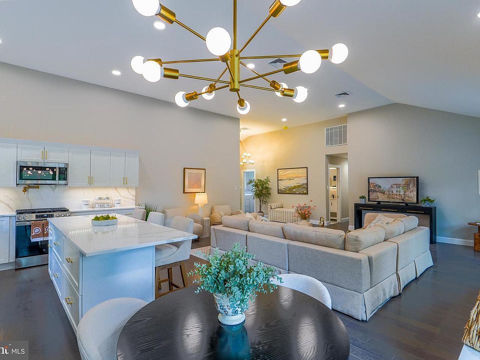 1st image of 501 Flora Cir