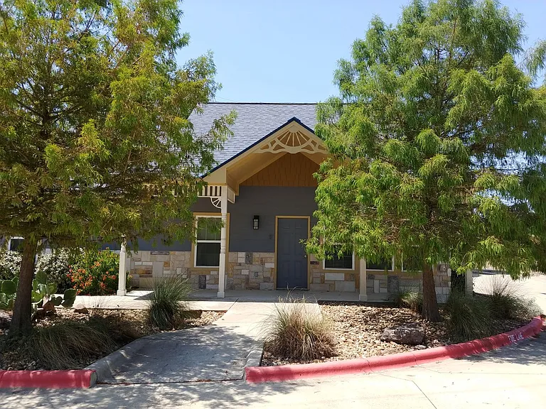 2650 Beck St — Photo 1