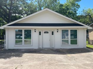 501 Clear Lake Rd, Highlands, TX 77562