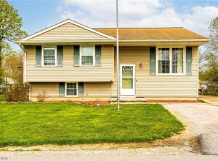 375 Harcourt Rd, Vermilion, OH 44089