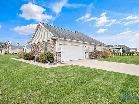 3rd image of 904 Alberta Cir