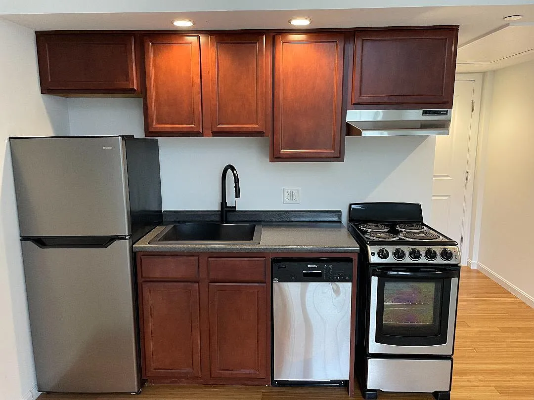 Studio, $1,695 — Photo 2