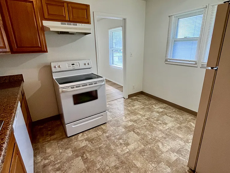 1125 Shipping St NE — Photo 11