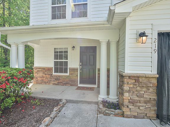 3rd image of 219 Hillview Dr