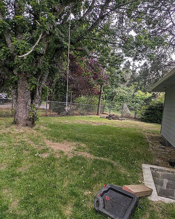 2nd image of 18820-18822 SE Yamhill St