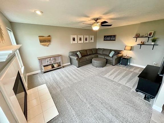 3rd image of 6122 Primrose Ln