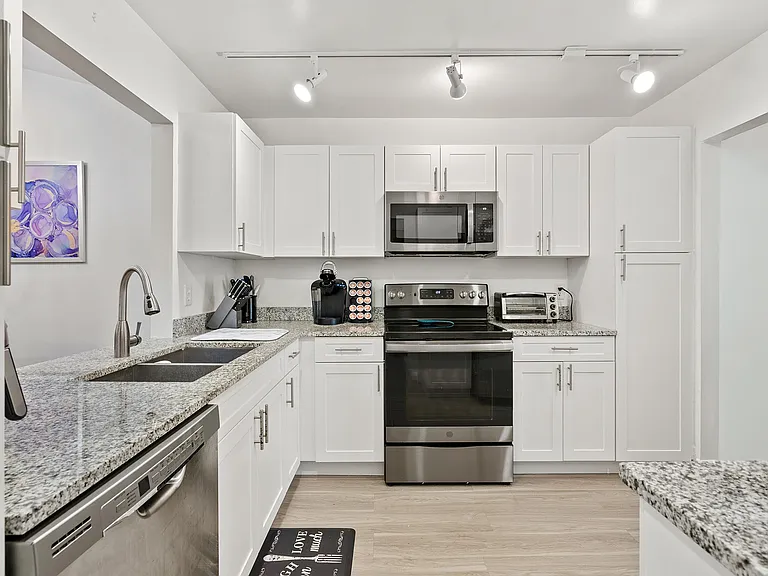 6721 Bridlewood Ct — Photo 12
