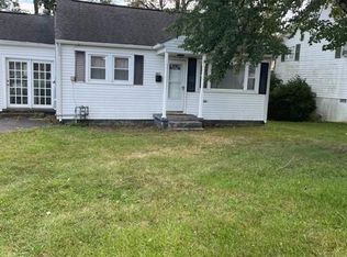 863 Lakeview Dr, Scottsburg, IN 47170