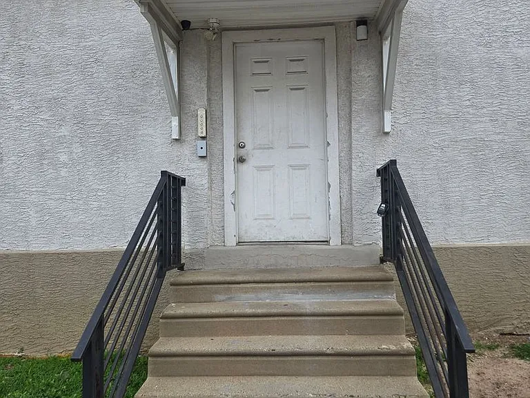 700 E Chelten Ave — Photo 3