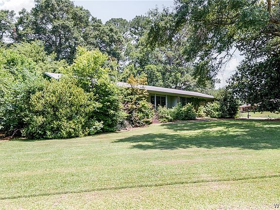2nd image of 7816 Woodlawn Cir