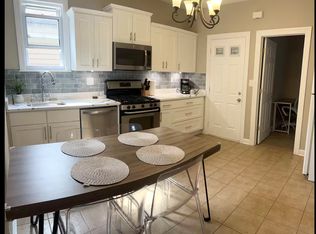 1637 W 17th St APT 1, Chicago, IL 60608