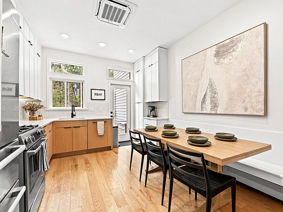 3rd image of 722 Park Ave