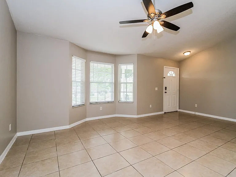 301 Morningview Dr — Photo 3