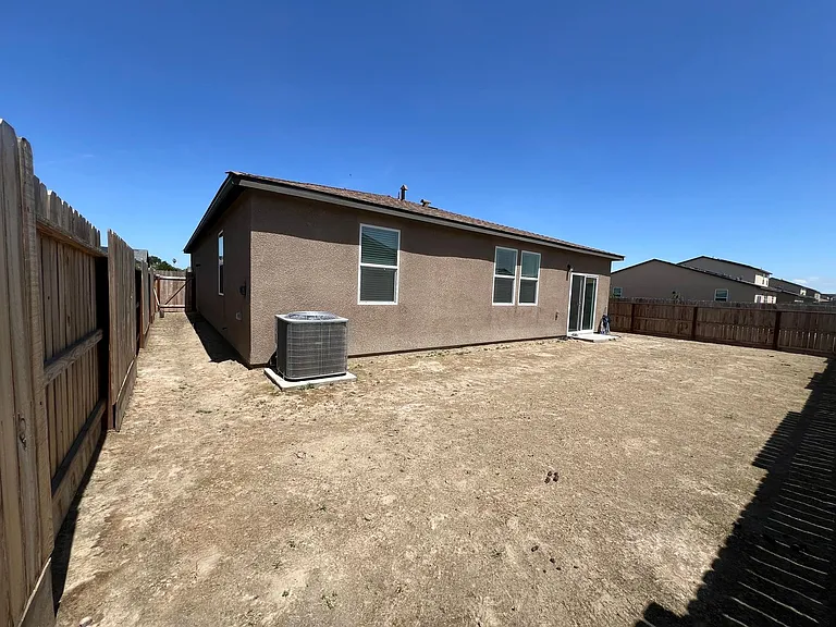 1869 W Graham St — Photo 26