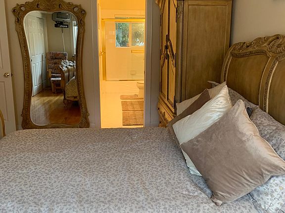 2nd image of 225 E Bellevue Ave #2