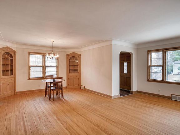 3rd image of 5745 Chicago Ave