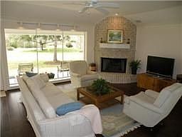4th image of 2110 Airline Dr