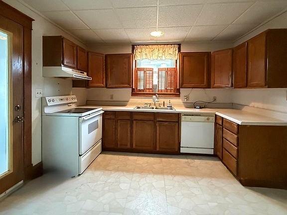 3rd image of 111 Academy St