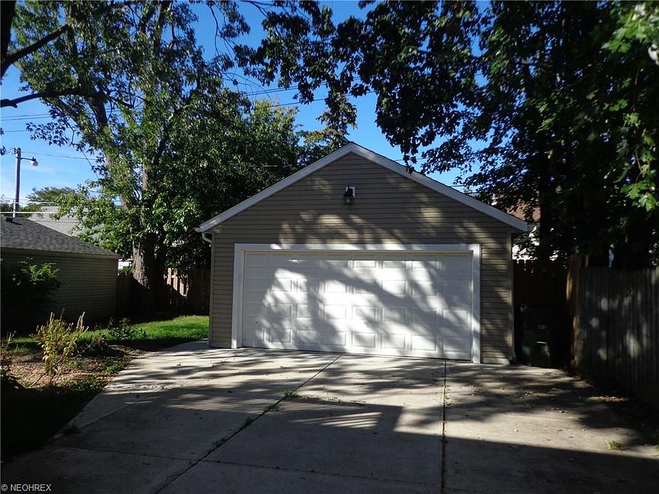 2nd image of 3905 Grosvenor Rd