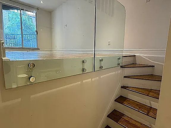 3rd image of 435 E 86th St APT 1E
