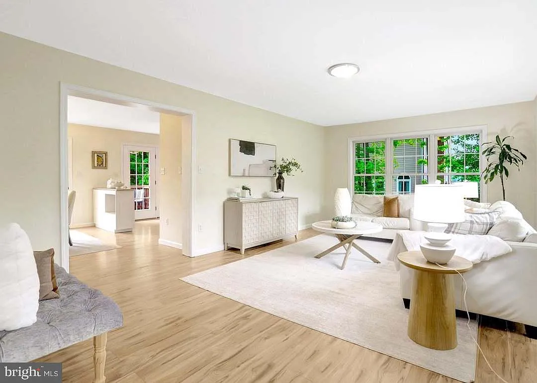 6 bed, 3400 sqft, $5,300 — Photo 3