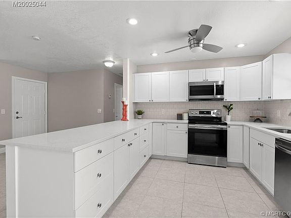 4th image of 2172 NE 21st Ave