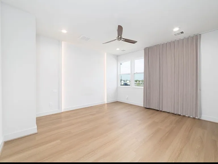 3007 Ventas Dr — Photo 3