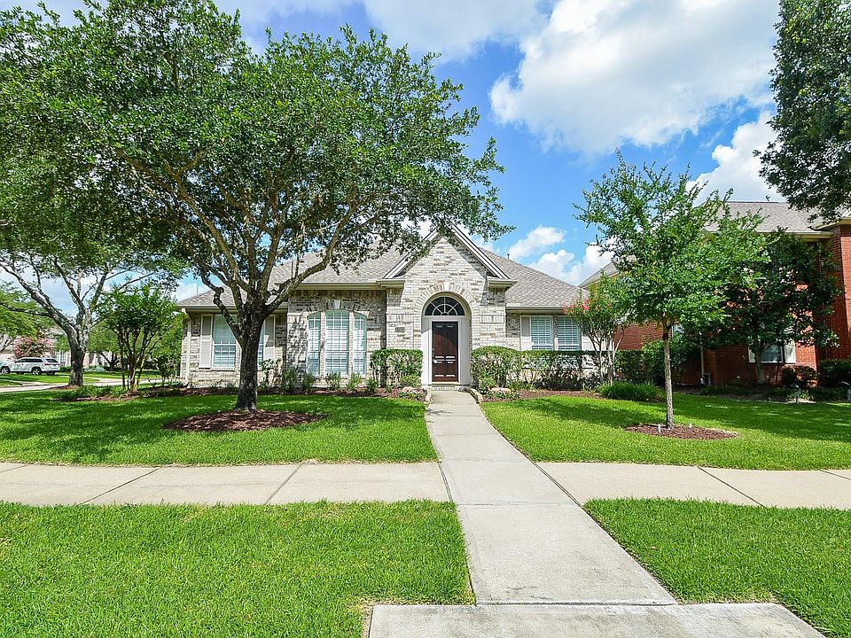 1st image of 1723 Crescent Green Dr