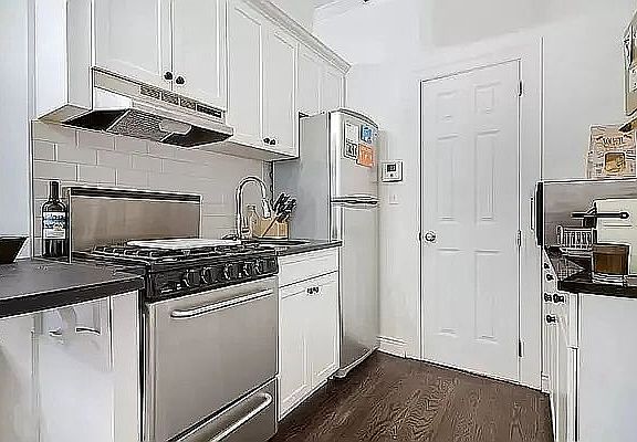 3rd image of 54 Barrow St APT 1D