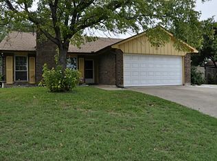216 Grand Meadow Dr, Fort Worth, TX 76108