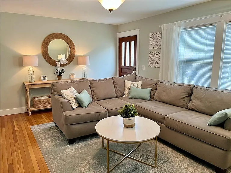16 Florence Ave — Photo 6