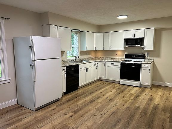5th image of 301 W Oak St
