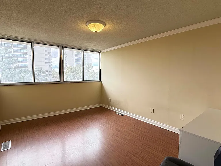 1300 Marlborough Ct #323 — Photo 11